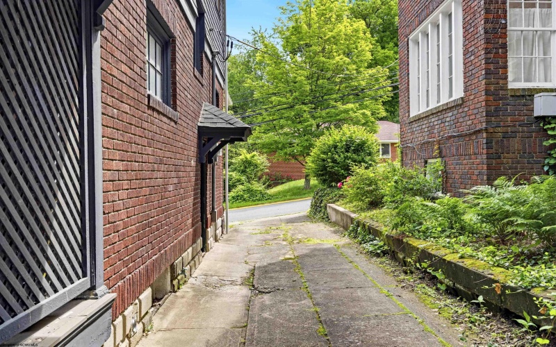504 Grand Street, Morgantown, West Virginia 26505, 3 Bedrooms Bedrooms, 7 Rooms Rooms,1 BathroomBathrooms,Single Family Detached,For Sale,Grand,10165075