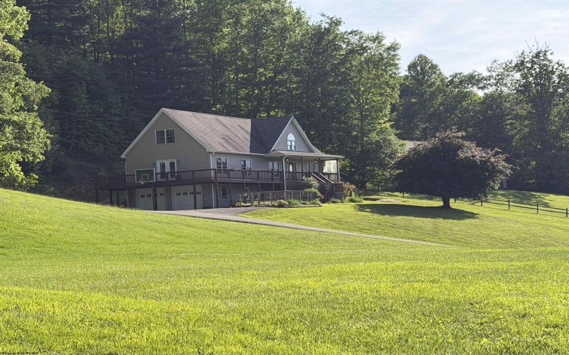 611 Hart Ranch Road, Elkins, West Virginia 26241, 3 Bedrooms Bedrooms, 9 Rooms Rooms,3 BathroomsBathrooms,Single Family Detached,For Sale,Hart Ranch,10165093