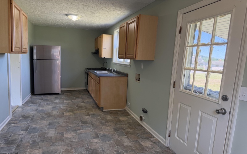 8267 Elk Avenue, Stonewood, West Virginia 26301, 1 Bedroom Bedrooms, 4 Rooms Rooms,1 BathroomBathrooms,Single Family Detached,For Sale,Elk,10165096