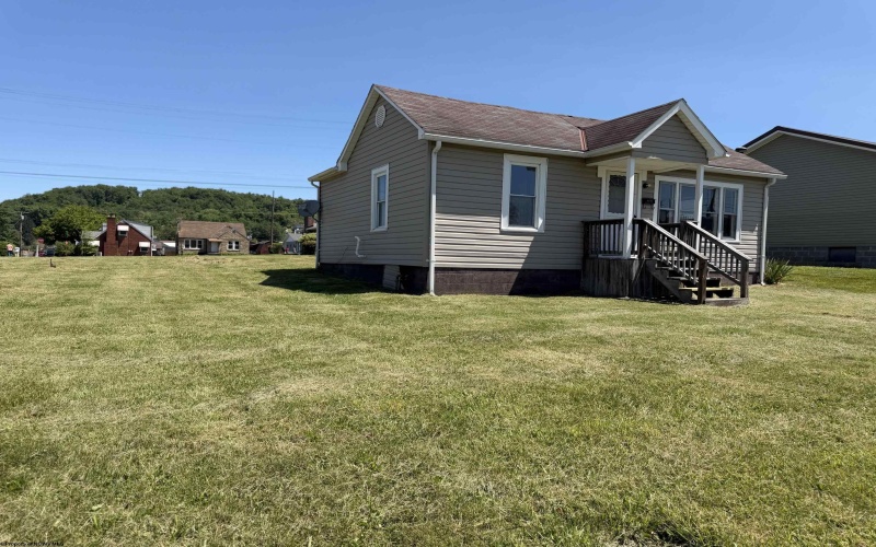 8267 Elk Avenue, Stonewood, West Virginia 26301, 1 Bedroom Bedrooms, 4 Rooms Rooms,1 BathroomBathrooms,Single Family Detached,For Sale,Elk,10165096