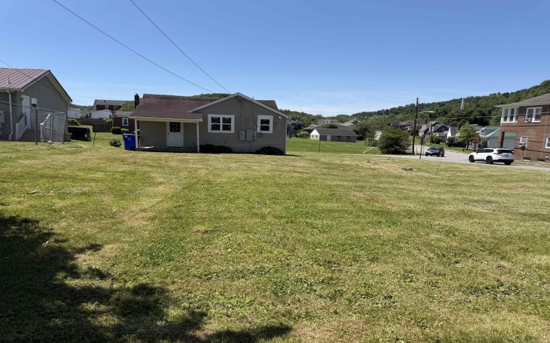 8267 Elk Avenue, Stonewood, West Virginia 26301, 1 Bedroom Bedrooms, 4 Rooms Rooms,1 BathroomBathrooms,Single Family Detached,For Sale,Elk,10165096