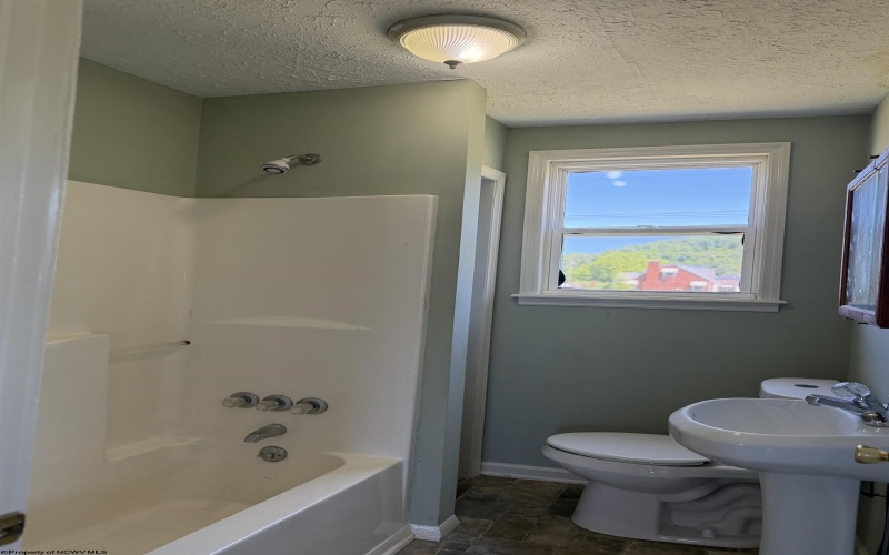 8267 Elk Avenue, Stonewood, West Virginia 26301, 1 Bedroom Bedrooms, 4 Rooms Rooms,1 BathroomBathrooms,Single Family Detached,For Sale,Elk,10165096