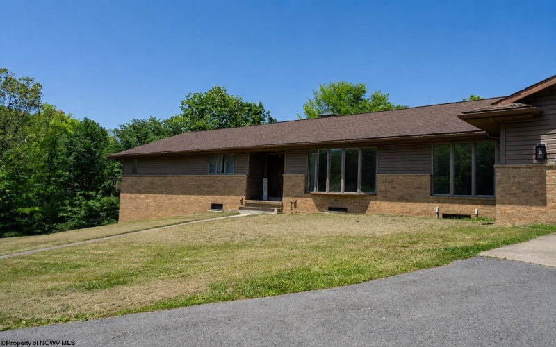 54 Double Pond Drive, Bridgeport, West Virginia 26330, 4 Bedrooms Bedrooms, 9 Rooms Rooms,3 BathroomsBathrooms,Single Family Detached,For Sale,Double Pond,10165097