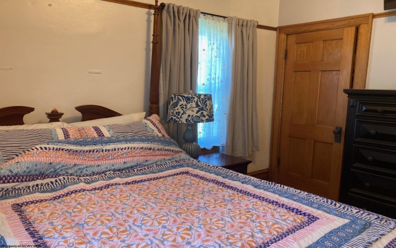 125 Cottage Avenue, Weston, West Virginia 26452, 2 Bedrooms Bedrooms, 7 Rooms Rooms,2 BathroomsBathrooms,Single Family Detached,For Sale,Cottage,10165099