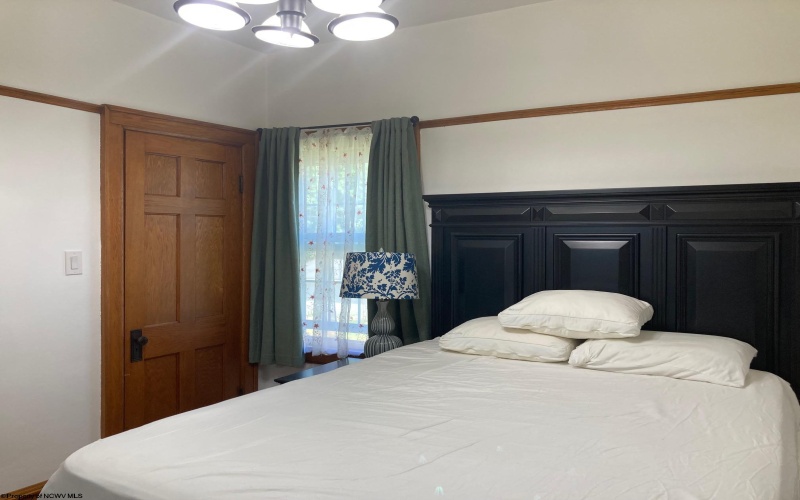 125 Cottage Avenue, Weston, West Virginia 26452, 2 Bedrooms Bedrooms, 7 Rooms Rooms,2 BathroomsBathrooms,Single Family Detached,For Sale,Cottage,10165099