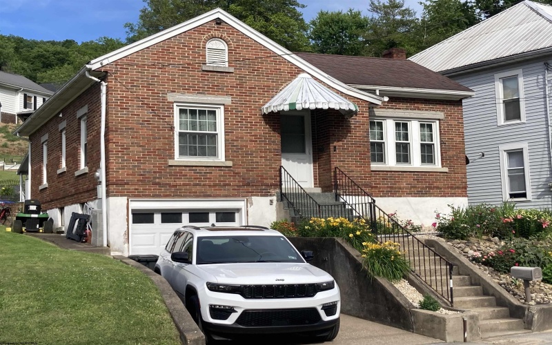 125 Cottage Avenue, Weston, West Virginia 26452, 2 Bedrooms Bedrooms, 7 Rooms Rooms,2 BathroomsBathrooms,Single Family Detached,For Sale,Cottage,10165099