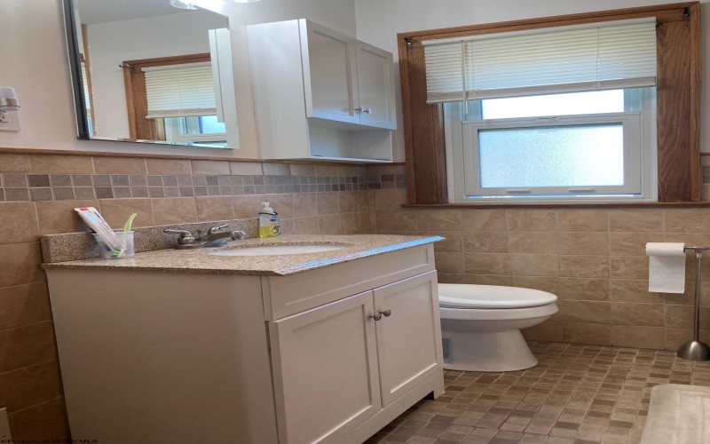 125 Cottage Avenue, Weston, West Virginia 26452, 2 Bedrooms Bedrooms, 7 Rooms Rooms,2 BathroomsBathrooms,Single Family Detached,For Sale,Cottage,10165099