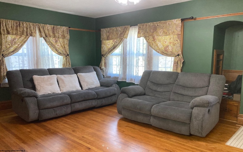 125 Cottage Avenue, Weston, West Virginia 26452, 2 Bedrooms Bedrooms, 7 Rooms Rooms,2 BathroomsBathrooms,Single Family Detached,For Sale,Cottage,10165099