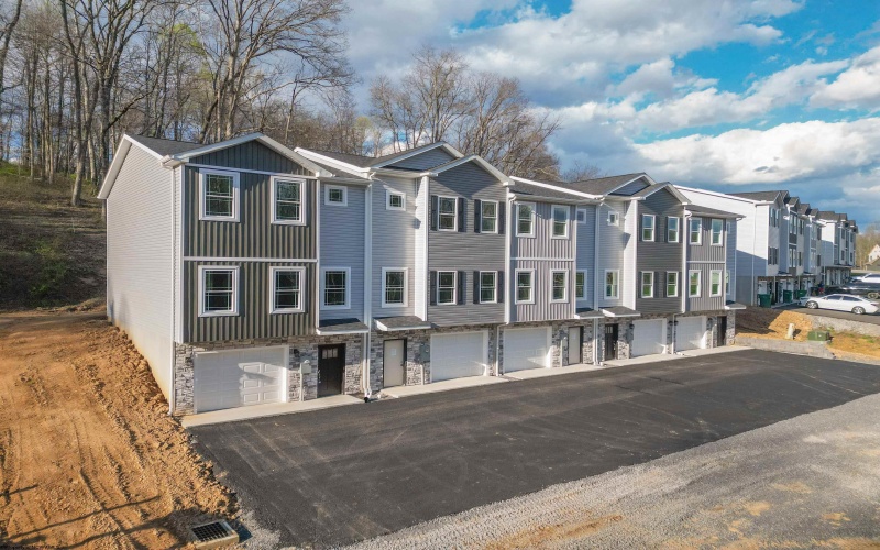 109 Frisco Lane, Bridgeport, West Virginia 26330, 3 Bedrooms Bedrooms, 5 Rooms Rooms,2 BathroomsBathrooms,Single Family Attached,For Sale,Frisco,10165118 109 Frisco Lane, Bridgeport, West Virginia 26330, 3 Bedrooms Bedrooms, 5 Rooms Rooms,2 BathroomsBathrooms,Single Family Attached,For Sale,Frisco,10165118