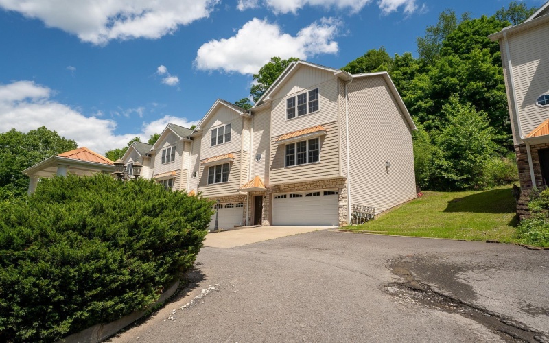 108 Claremont Court, Morgantown, West Virginia 26501, 3 Bedrooms Bedrooms, 7 Rooms Rooms,2 BathroomsBathrooms,Single Family Attached,For Sale,Claremont,10165109 108 Claremont Court, Morgantown, West Virginia 26501, 3 Bedrooms Bedrooms, 7 Rooms Rooms,2 BathroomsBathrooms,Single Family Attached,For Sale,Claremont,10165109