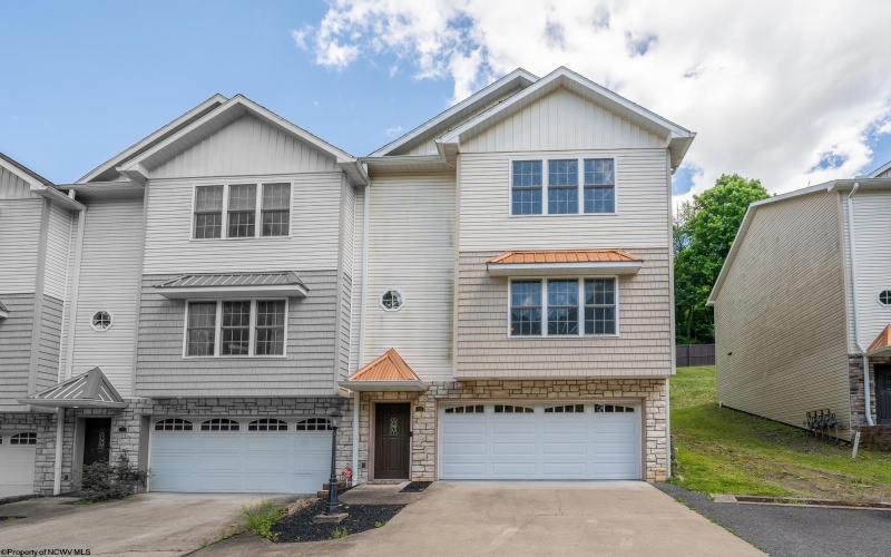 108 Claremont Court, Morgantown, West Virginia 26501, 3 Bedrooms Bedrooms, 7 Rooms Rooms,2 BathroomsBathrooms,Single Family Attached,For Sale,Claremont,10165109 108 Claremont Court, Morgantown, West Virginia 26501, 3 Bedrooms Bedrooms, 7 Rooms Rooms,2 BathroomsBathrooms,Single Family Attached,For Sale,Claremont,10165109