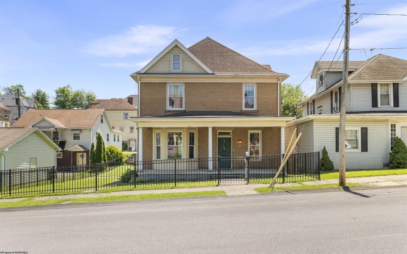 702 benoni Avenue, Fairmont, West Virginia 26554, 4 Bedrooms Bedrooms, 9 Rooms Rooms,1 BathroomBathrooms,Single Family Detached,For Sale,benoni,10165126