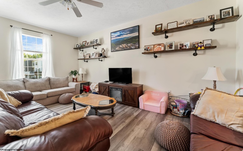 511 Turquoise Lane, Morgantown, West Virginia 26508, 3 Bedrooms Bedrooms, 7 Rooms Rooms,2 BathroomsBathrooms,Single Family Attached,For Sale,Turquoise,10165105