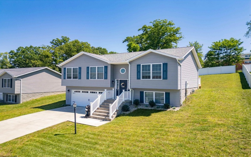 59 Friend Drive, Morgantown, West Virginia 26508, 3 Bedrooms Bedrooms, 7 Rooms Rooms,3 BathroomsBathrooms,Single Family Detached,For Sale,Friend,10165124