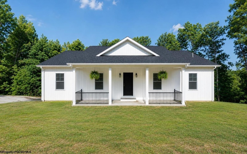 401 Ann Marie Drive, Bridgeport, West Virginia 26330, 4 Bedrooms Bedrooms, 8 Rooms Rooms,2 BathroomsBathrooms,Single Family Detached,For Sale,Ann Marie,10165100