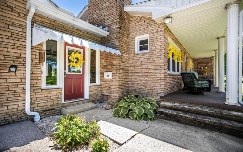 186 Marchand Drive, Westover, West Virginia 26501, 3 Bedrooms Bedrooms, 8 Rooms Rooms,2 BathroomsBathrooms,Single Family Detached,For Sale,Marchand,10165123