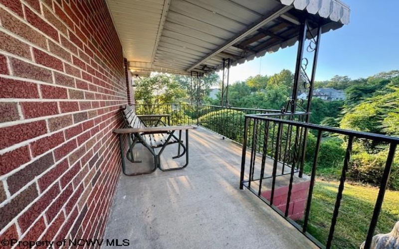 120 Brown Street, Clarksburg, West Virginia 26301, 3 Bedrooms Bedrooms, 7 Rooms Rooms,2 BathroomsBathrooms,Single Family Detached,For Sale,Brown,10165103