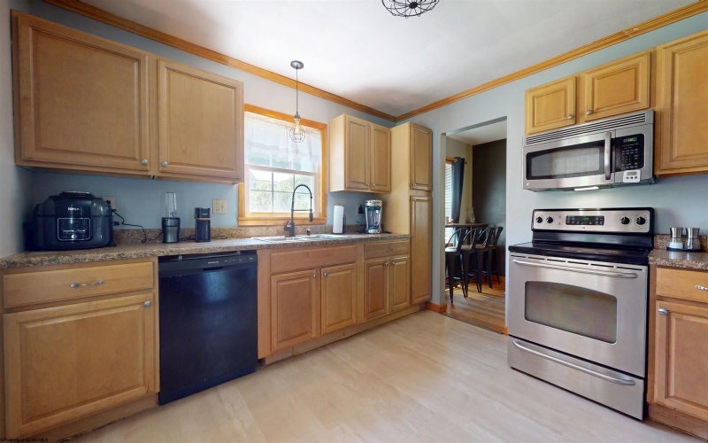 523 Maple Avenue, Grafton, West Virginia 26354, 3 Bedrooms Bedrooms, 5 Rooms Rooms,1 BathroomBathrooms,Single Family Detached,For Sale,Maple,10165113