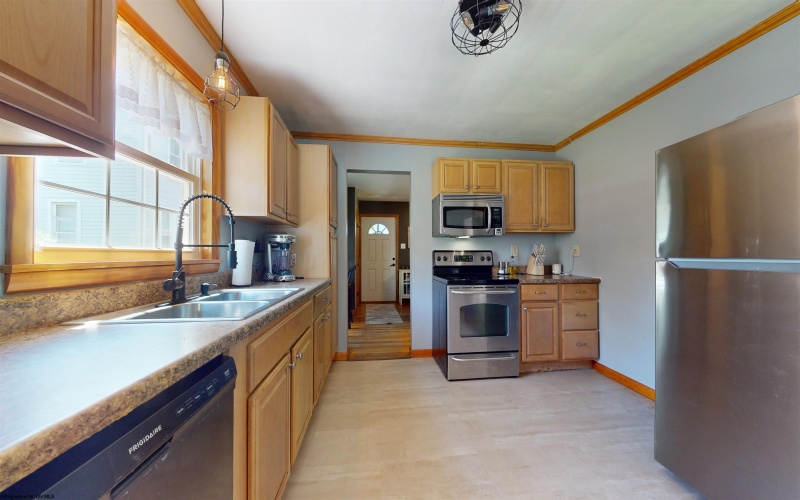 523 Maple Avenue, Grafton, West Virginia 26354, 3 Bedrooms Bedrooms, 5 Rooms Rooms,1 BathroomBathrooms,Single Family Detached,For Sale,Maple,10165113