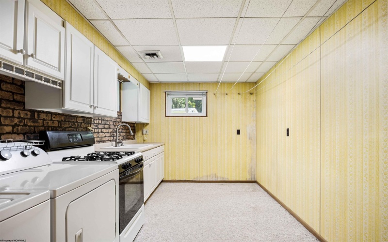 1354 Pineview Drive, Morgantown, West Virginia 26505, 3 Bedrooms Bedrooms, 9 Rooms Rooms,2 BathroomsBathrooms,Single Family Detached,For Sale,Pineview,10165128