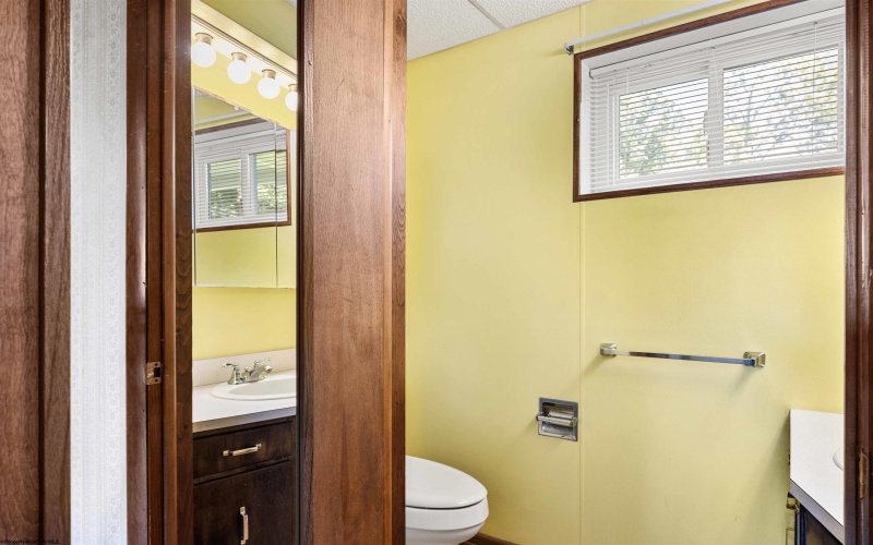 1354 Pineview Drive, Morgantown, West Virginia 26505, 3 Bedrooms Bedrooms, 9 Rooms Rooms,2 BathroomsBathrooms,Single Family Detached,For Sale,Pineview,10165128