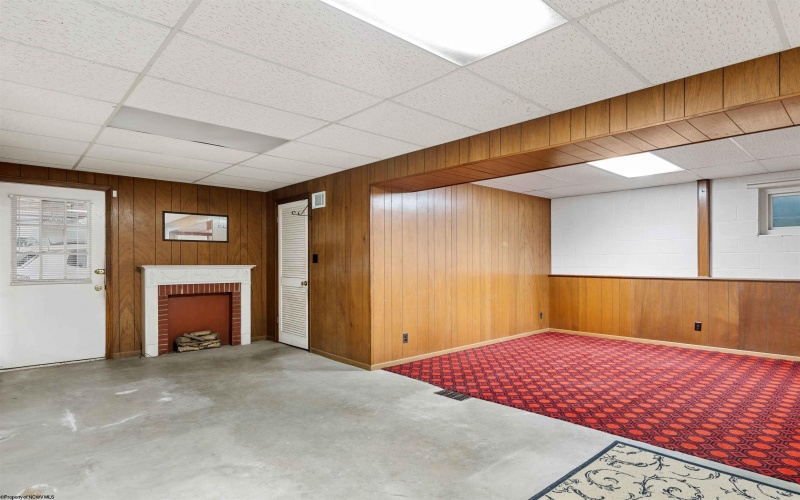 1354 Pineview Drive, Morgantown, West Virginia 26505, 3 Bedrooms Bedrooms, 9 Rooms Rooms,2 BathroomsBathrooms,Single Family Detached,For Sale,Pineview,10165128