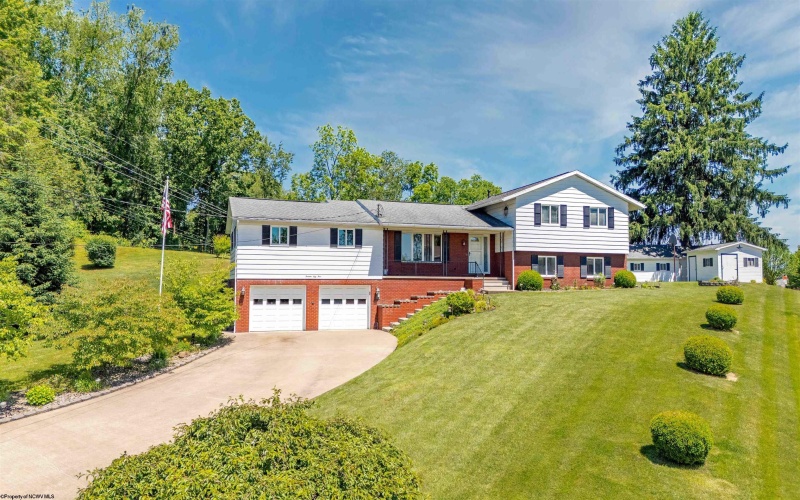 1354 Pineview Drive, Morgantown, West Virginia 26505, 3 Bedrooms Bedrooms, 9 Rooms Rooms,2 BathroomsBathrooms,Single Family Detached,For Sale,Pineview,10165128
