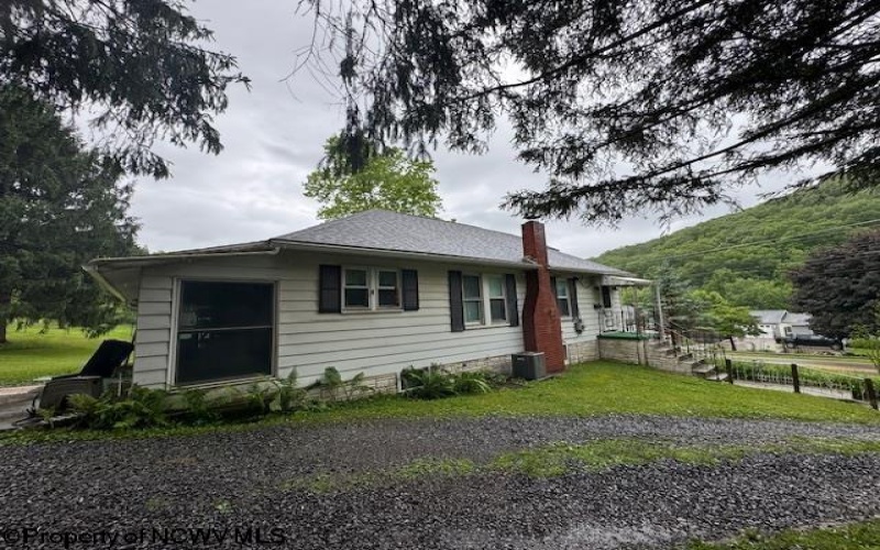 1719 Tyrone Road, Morgantown, West Virginia 26508-0000, 2 Bedrooms Bedrooms, 5 Rooms Rooms,2 BathroomsBathrooms,Single Family Detached,For Sale,Tyrone,10165130