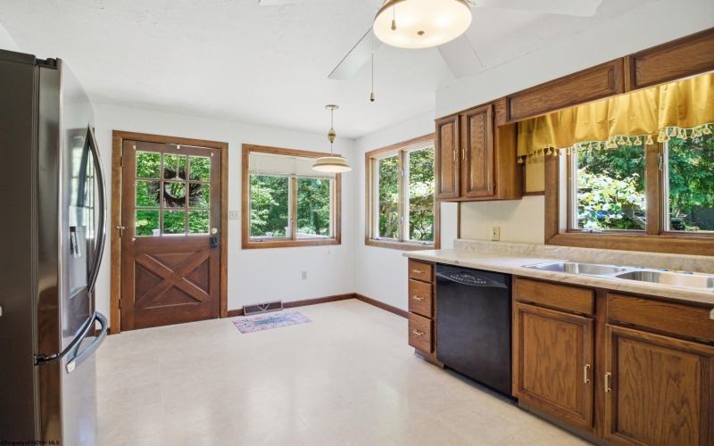 7 Mill Fall Run Road, Fairmont, West Virginia 26554, 3 Bedrooms Bedrooms, 9 Rooms Rooms,2 BathroomsBathrooms,Single Family Detached,For Sale,Mill Fall Run,10165144 7 Mill Fall Run Road, Fairmont, West Virginia 26554, 3 Bedrooms Bedrooms, 9 Rooms Rooms,2 BathroomsBathrooms,Single Family Detached,For Sale,Mill Fall Run,10165144