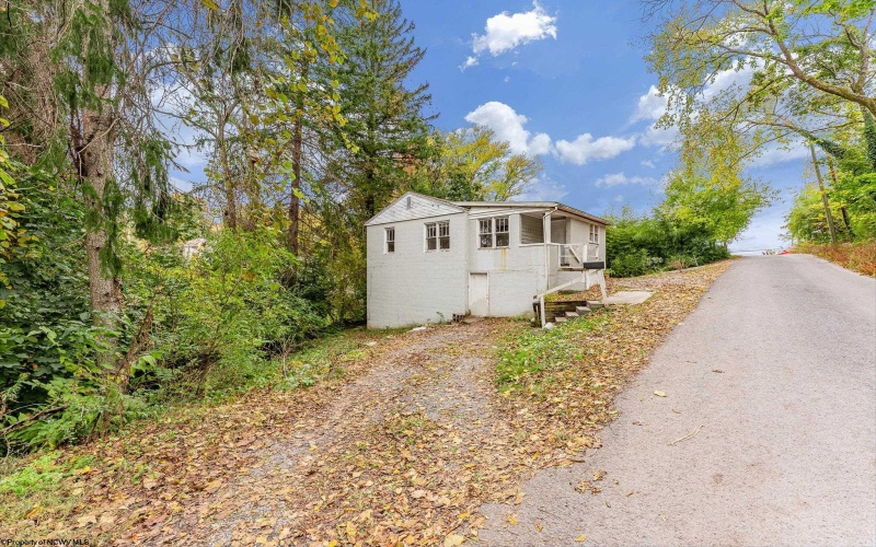 225 WAVERLY Street, Morgantown, West Virginia 26505, 2 Bedrooms Bedrooms, 5 Rooms Rooms,1 BathroomBathrooms,Single Family Detached,For Sale,WAVERLY,10162525