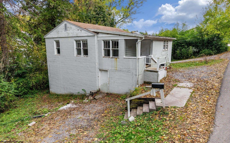 225 WAVERLY Street, Morgantown, West Virginia 26505, 2 Bedrooms Bedrooms, 5 Rooms Rooms,1 BathroomBathrooms,Single Family Detached,For Sale,WAVERLY,10162525