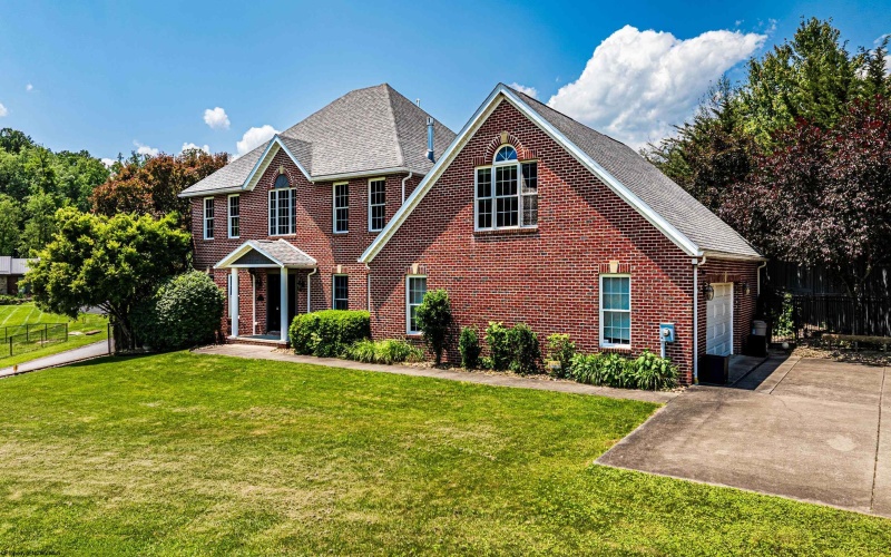 3 Zara Drive, Morgantown, West Virginia 26508, 4 Bedrooms Bedrooms, 13 Rooms Rooms,2 BathroomsBathrooms,Single Family Detached,For Sale,Zara,10165151