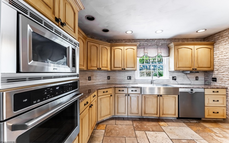 3 Zara Drive, Morgantown, West Virginia 26508, 4 Bedrooms Bedrooms, 13 Rooms Rooms,2 BathroomsBathrooms,Single Family Detached,For Sale,Zara,10165151