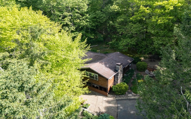302 Pineview Drive, Clarksburg, West Virginia 26301, 4 Bedrooms Bedrooms, 11 Rooms Rooms,2 BathroomsBathrooms,Single Family Detached,For Sale,Pineview,10165152
