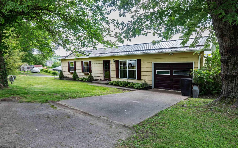 125 Apolla Drive, Morgantown, West Virginia 26505, 3 Bedrooms Bedrooms, 6 Rooms Rooms,1 BathroomBathrooms,Single Family Detached,For Sale,Apolla,10165171 125 Apolla Drive, Morgantown, West Virginia 26505, 3 Bedrooms Bedrooms, 6 Rooms Rooms,1 BathroomBathrooms,Single Family Detached,For Sale,Apolla,10165171