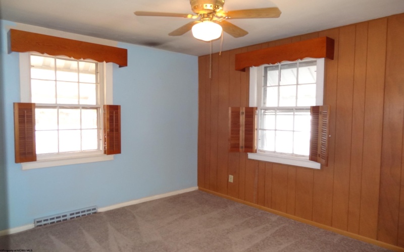 404 Crowl Street, Westover, West Virginia 26501, 2 Bedrooms Bedrooms, 4 Rooms Rooms,1 BathroomBathrooms,Single Family Detached,For Sale,Crowl,10165166
