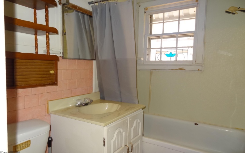 404 Crowl Street, Westover, West Virginia 26501, 2 Bedrooms Bedrooms, 4 Rooms Rooms,1 BathroomBathrooms,Single Family Detached,For Sale,Crowl,10165166