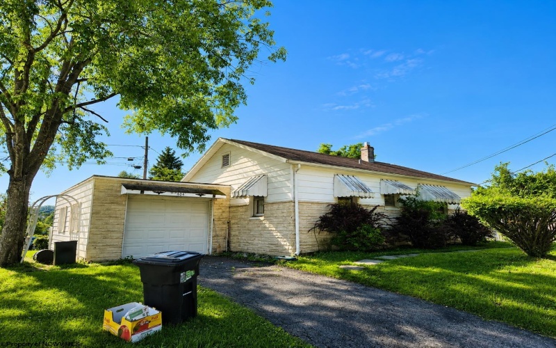 404 Crowl Street, Westover, West Virginia 26501, 2 Bedrooms Bedrooms, 4 Rooms Rooms,1 BathroomBathrooms,Single Family Detached,For Sale,Crowl,10165166