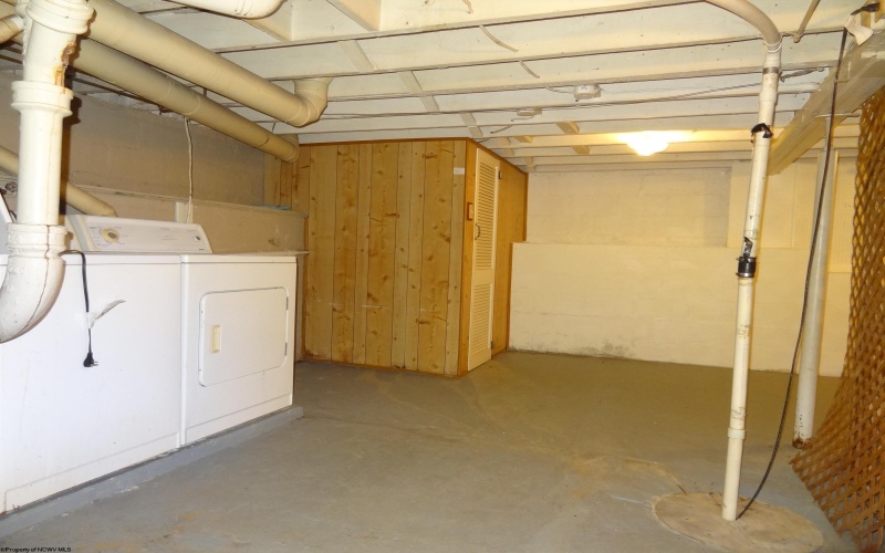 404 Crowl Street, Westover, West Virginia 26501, 2 Bedrooms Bedrooms, 4 Rooms Rooms,1 BathroomBathrooms,Single Family Detached,For Sale,Crowl,10165166