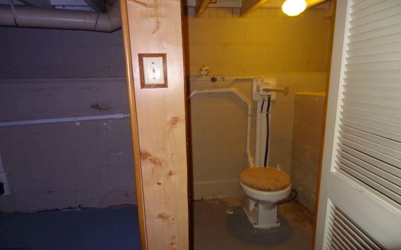 404 Crowl Street, Westover, West Virginia 26501, 2 Bedrooms Bedrooms, 4 Rooms Rooms,1 BathroomBathrooms,Single Family Detached,For Sale,Crowl,10165166