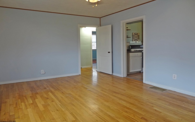 408 Crowl Street, Westover, West Virginia 26501, 2 Bedrooms Bedrooms, 4 Rooms Rooms,1 BathroomBathrooms,Single Family Detached,For Sale,Crowl,10165167