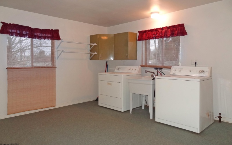 93 Maple Avenue, Westover, West Virginia 26501, 3 Bedrooms Bedrooms, 3 Rooms Rooms,1 BathroomBathrooms,Single Family Detached,For Sale,Maple,10165168