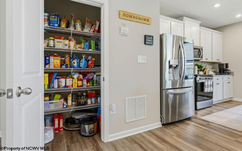 113 Yorktown Court, Bridgeport, West Virginia 26330, 3 Bedrooms Bedrooms, 5 Rooms Rooms,2 BathroomsBathrooms,Single Family Attached,For Sale,Yorktown,10165175