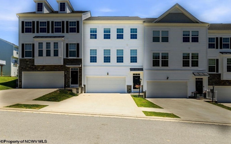 113 Yorktown Court, Bridgeport, West Virginia 26330, 3 Bedrooms Bedrooms, 5 Rooms Rooms,2 BathroomsBathrooms,Single Family Attached,For Sale,Yorktown,10165175