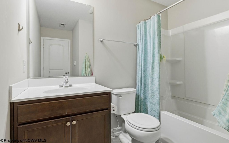 113 Yorktown Court, Bridgeport, West Virginia 26330, 3 Bedrooms Bedrooms, 5 Rooms Rooms,2 BathroomsBathrooms,Single Family Attached,For Sale,Yorktown,10165175