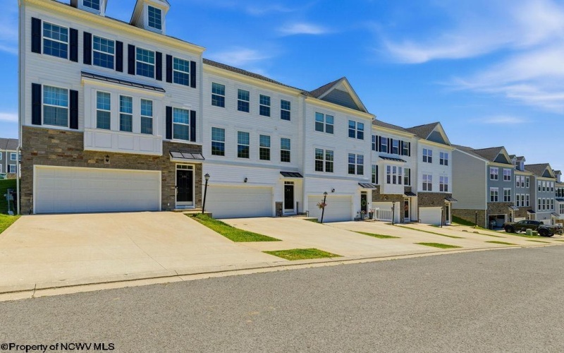 113 Yorktown Court, Bridgeport, West Virginia 26330, 3 Bedrooms Bedrooms, 5 Rooms Rooms,2 BathroomsBathrooms,Single Family Attached,For Sale,Yorktown,10165175