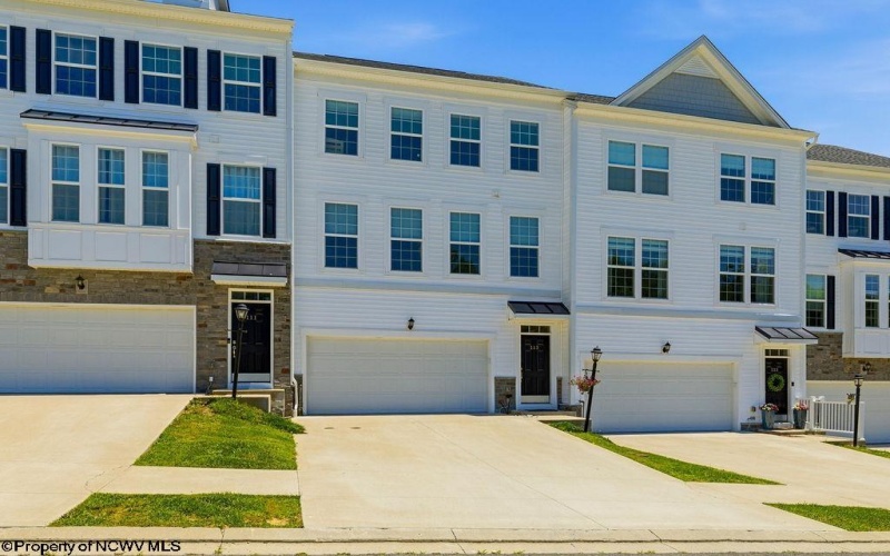 113 Yorktown Court, Bridgeport, West Virginia 26330, 3 Bedrooms Bedrooms, 5 Rooms Rooms,2 BathroomsBathrooms,Single Family Attached,For Sale,Yorktown,10165175