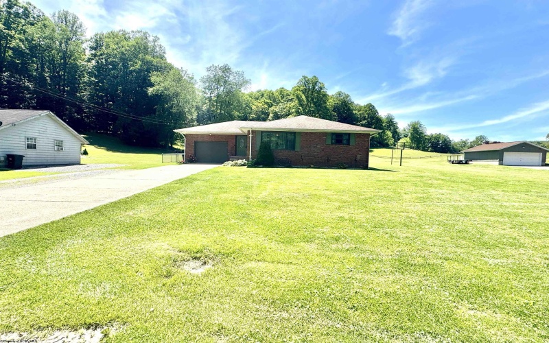 316 Hickory Lane, Weston, West Virginia 26452, 3 Bedrooms Bedrooms, 7 Rooms Rooms,1 BathroomBathrooms,Single Family Detached,For Sale,Hickory,10165178 316 Hickory Lane, Weston, West Virginia 26452, 3 Bedrooms Bedrooms, 7 Rooms Rooms,1 BathroomBathrooms,Single Family Detached,For Sale,Hickory,10165178