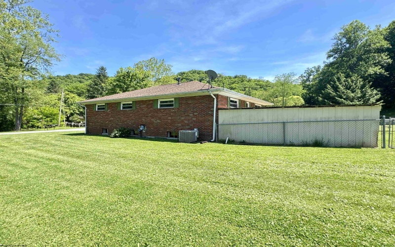 316 Hickory Lane, Weston, West Virginia 26452, 3 Bedrooms Bedrooms, 7 Rooms Rooms,1 BathroomBathrooms,Single Family Detached,For Sale,Hickory,10165178 316 Hickory Lane, Weston, West Virginia 26452, 3 Bedrooms Bedrooms, 7 Rooms Rooms,1 BathroomBathrooms,Single Family Detached,For Sale,Hickory,10165178