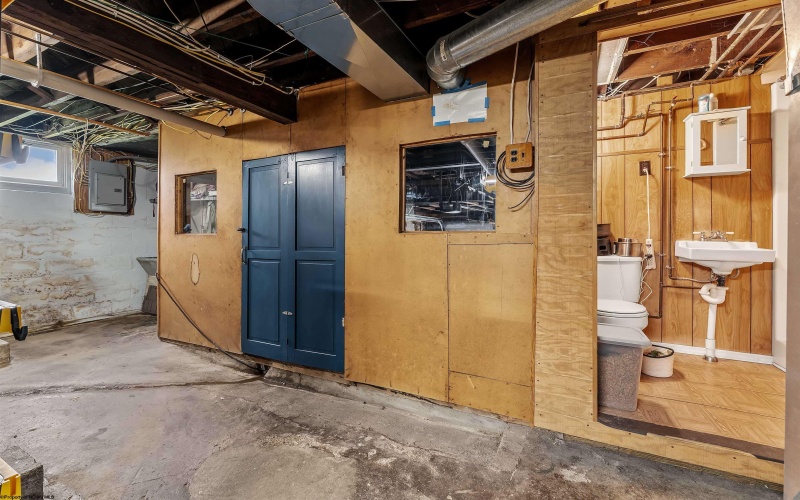 240 Dewey Street, Morgantown, West Virginia 26501, 4 Bedrooms Bedrooms, 10 Rooms Rooms,2 BathroomsBathrooms,Single Family Detached,For Sale,Dewey,10165174